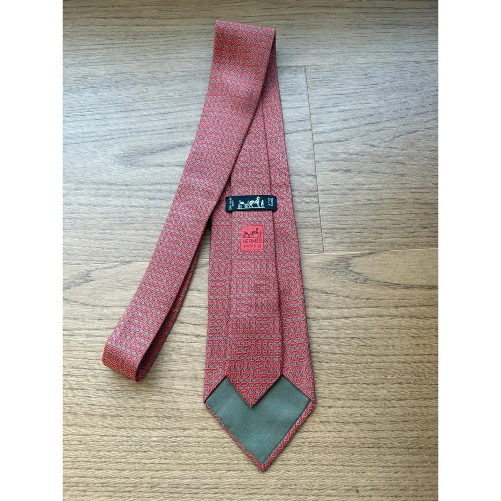 Hermes Paris Mens Silk Tie Red Grey Geometric Chain Link Pattern 5481 FA France